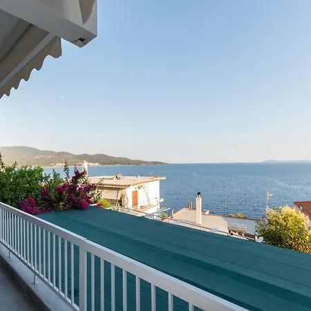 Sandra Seaview Apartment Neos Marmaras