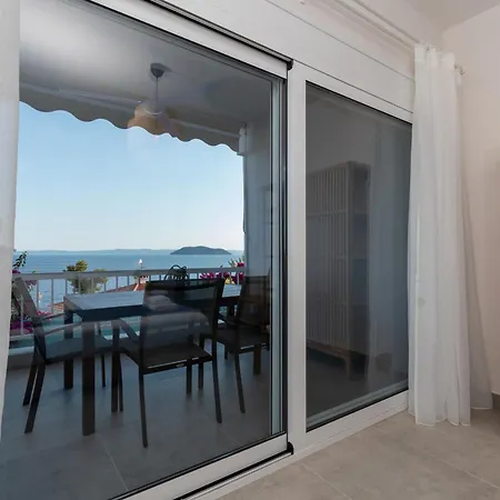 Sandra Seaview Apartament *