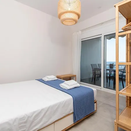 Sandra Seaview Apartment Neos Marmaras