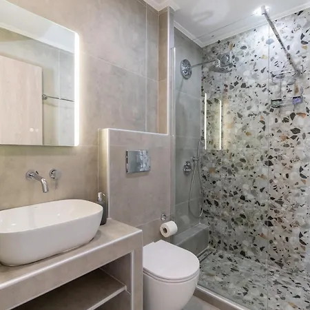 Sandra Seaview Neos Marmaras