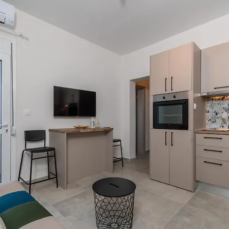 Sandra Seaview Apartment Neos Marmaras