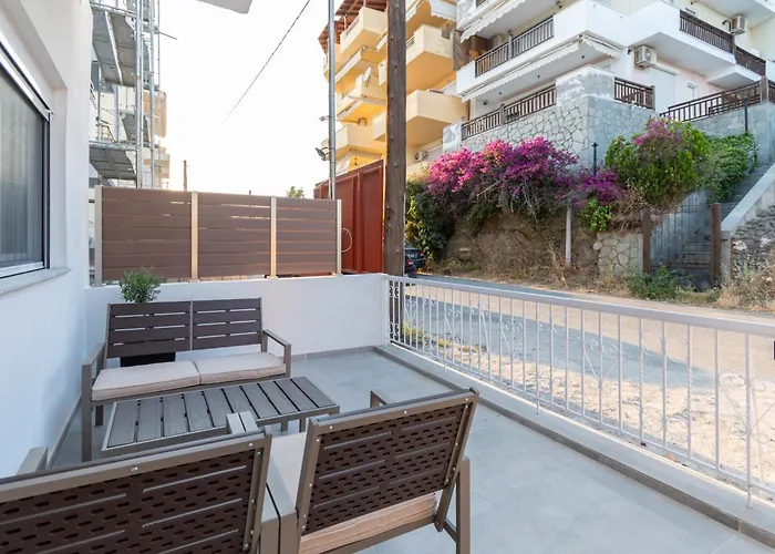 Sandra Seaview Neos Marmaras