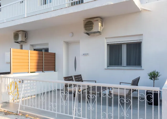 Sandra Seaview Neos Marmaras