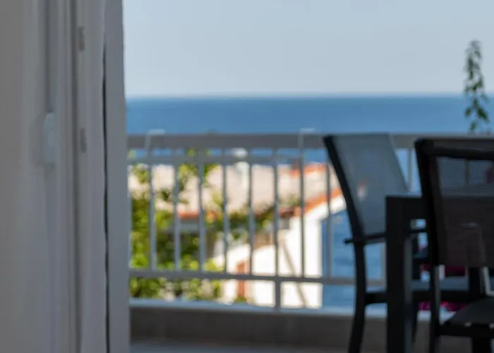 Sandra Seaview Neos Marmaras