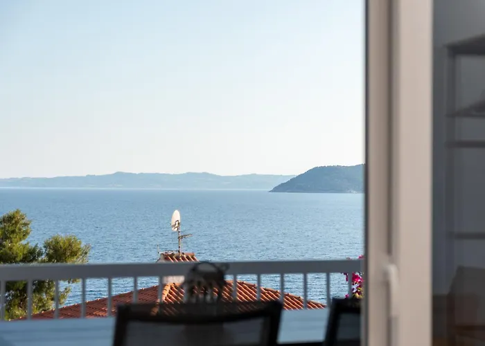 Sandra Seaview * Neos Marmaras