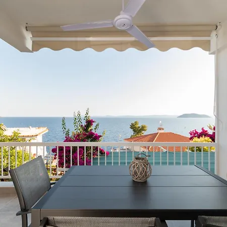 Sandra Seaview Neos Marmaras