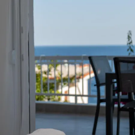 Sandra Seaview Neos Marmaras